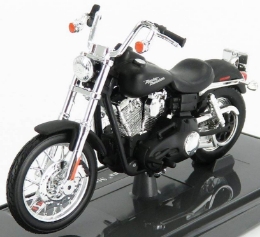 Model motorja Maisto - Harley Davidson Dyna® Street Bob® 2006, črn (1:18)