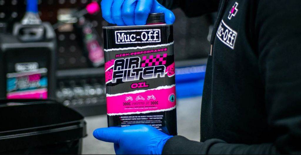Biorazgradljivo olje za zračni filter motorja Muc-Off Air Filter Oil 20156, 1 L