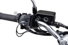 Dvojni USB polnilec Daytona Slim Type-A za montažo na krmilo motorja (22-25,4mm)