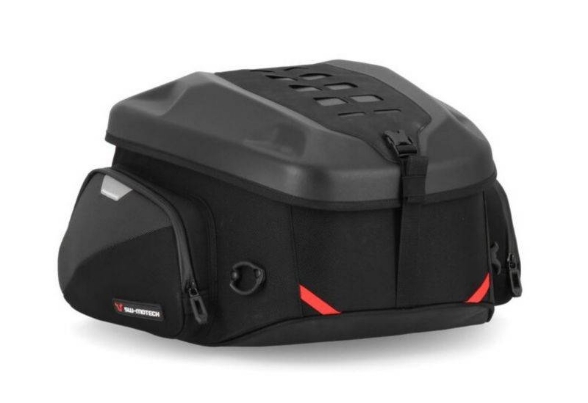 Univerzalna poltrda torba za zadek motorja SW-Motech PRO Rearbag (22-34 L)
